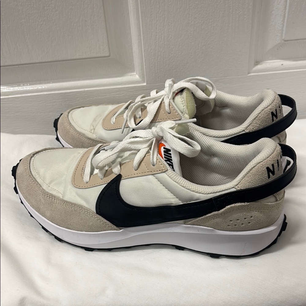 Nike White and Black Sneakers Women’s Size 9.5